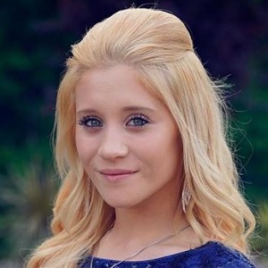 Lizzy Wurst Wiki: Age, Height, Parents, Boyfriend, Dating, Affairs, Net